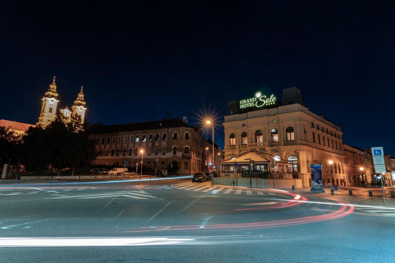 Grand Hotel Sole Nitra Esterno foto