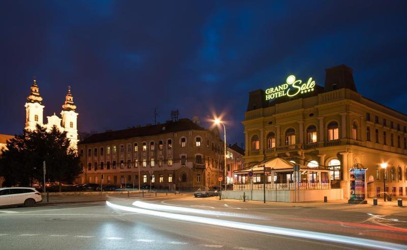 Grand Hotel Sole Nitra Esterno foto