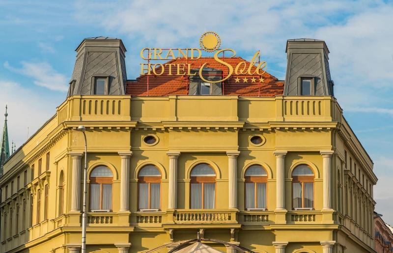 Grand Hotel Sole Nitra Esterno foto